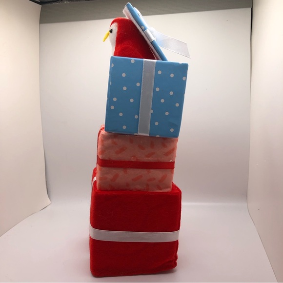 2023 Featherly Friends: Mini Bird Stack of Presents (Wondershop Target) - Picture 3 of 7